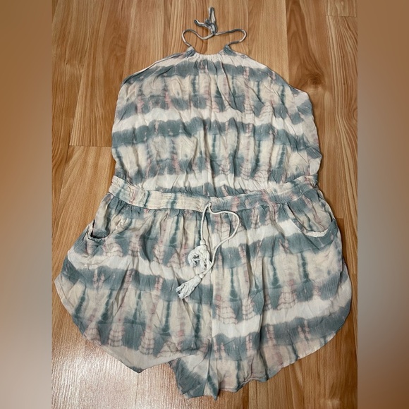 REVOLVE Halter Neck Low Back Romper - vitamin A - Boho Chic, Resort Wear - LARGE - Picture 4 of 14